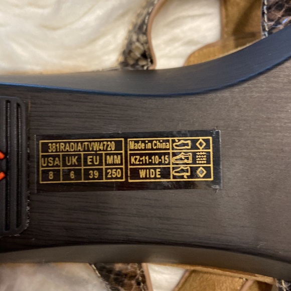 VIONIC Sandals size 8 BNWOT please see all photos adjustable stripes - Picture 5 of 16